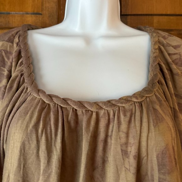 Charlotte Russe Taupe w/Mauve Flowers Pullover Top Large - Picture 3 of 12